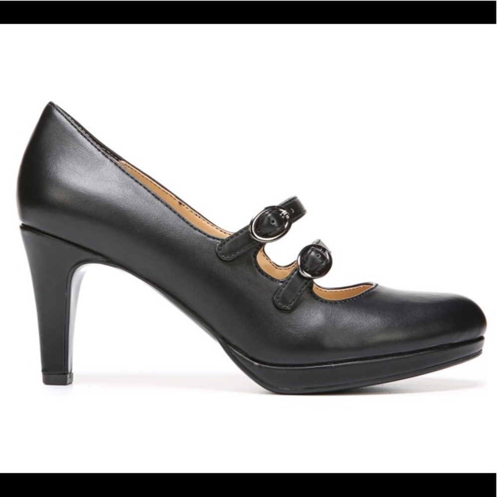 NWT Heels